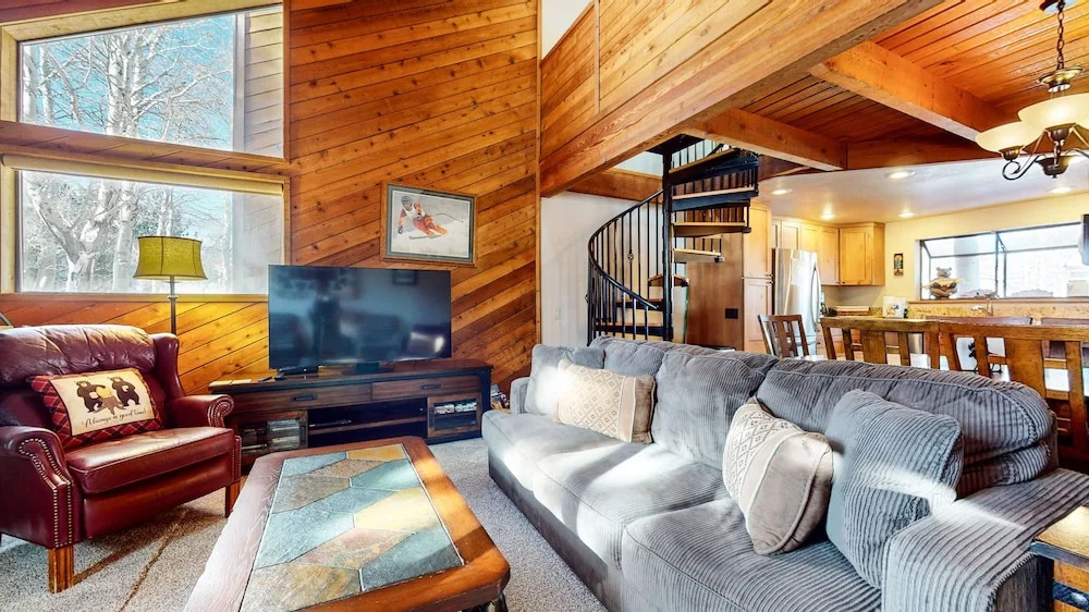 Snowflower 26 Remodeled Spacious Condo With Great Complex Amenities by RedAwning
