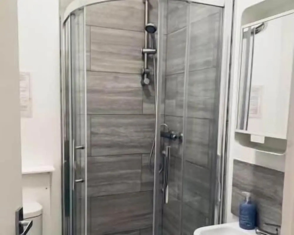 Spacious Four Bedroom Home, 3 Bathrooms - Coventry