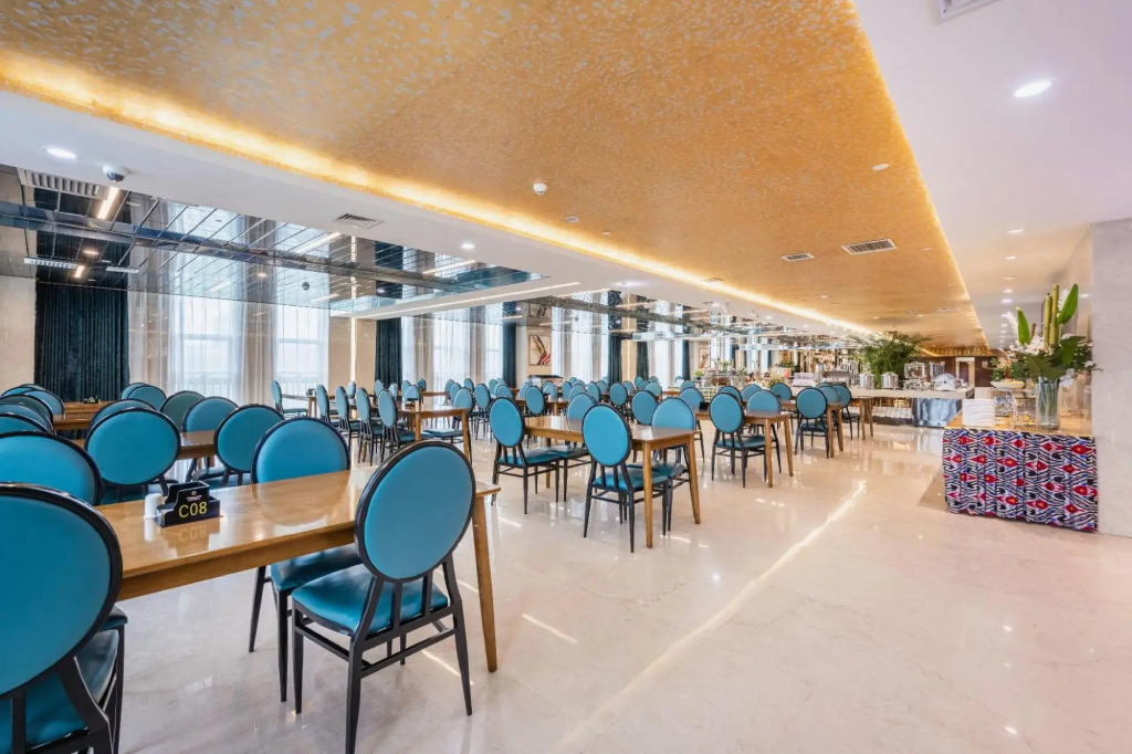 Xinjiang Runjin International Hotel (Kuitun Meimei Park)