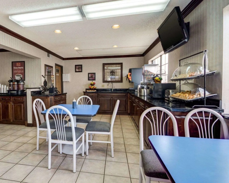 Econo Lodge Inn & Suites El Paso West