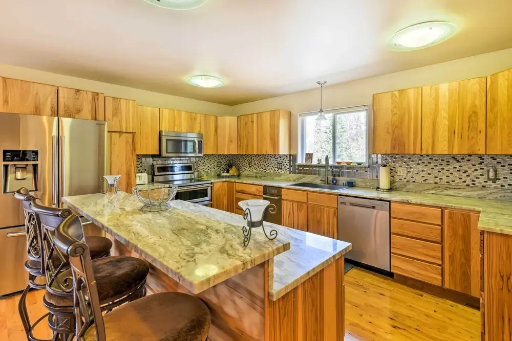 Hillside Anchorage Home by Hiking & Biking Trails!