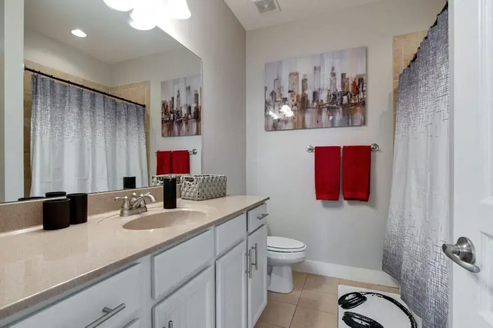 Corner King - King Size Beds, Close to Vandy & Broadway
