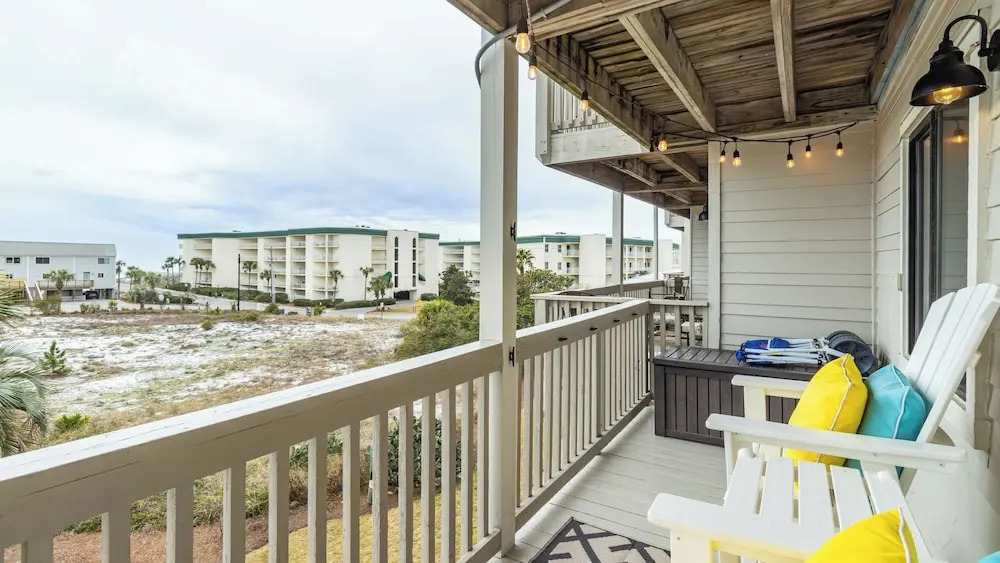 Steps to the Beach, Pool + Hot Tub Renovated Retreat Sea Haven by Avantstay
