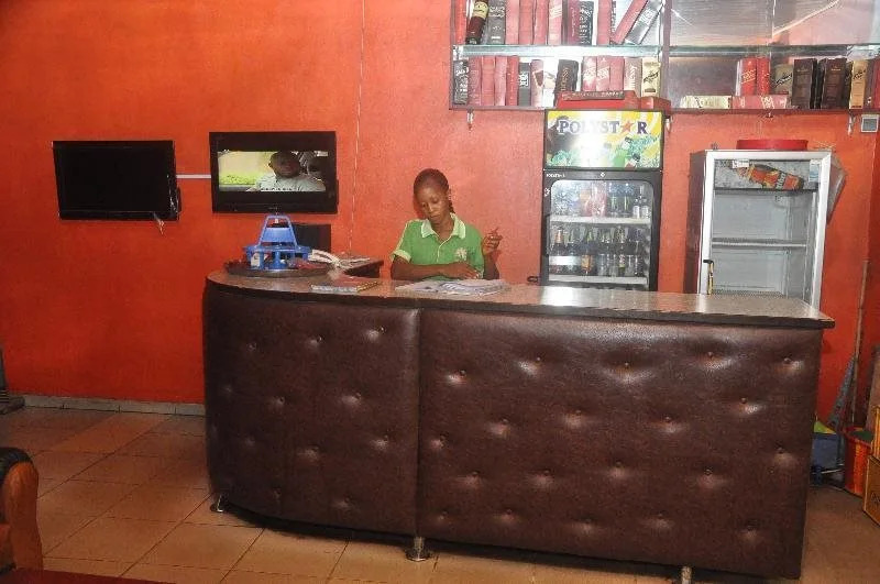 Oyins Holiday Inn