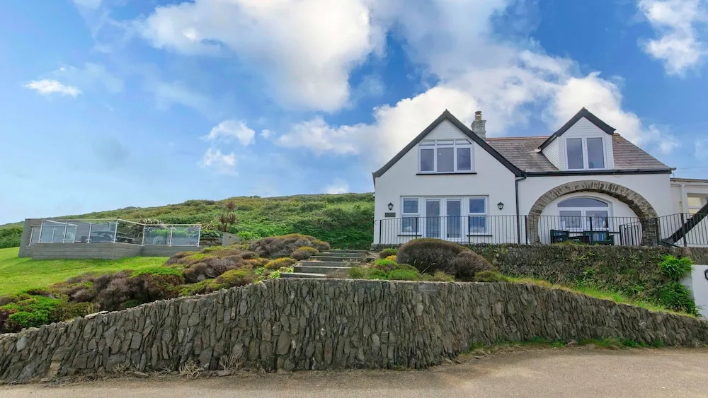 Stables - BEST Sea views in Croyde Sleeps 8