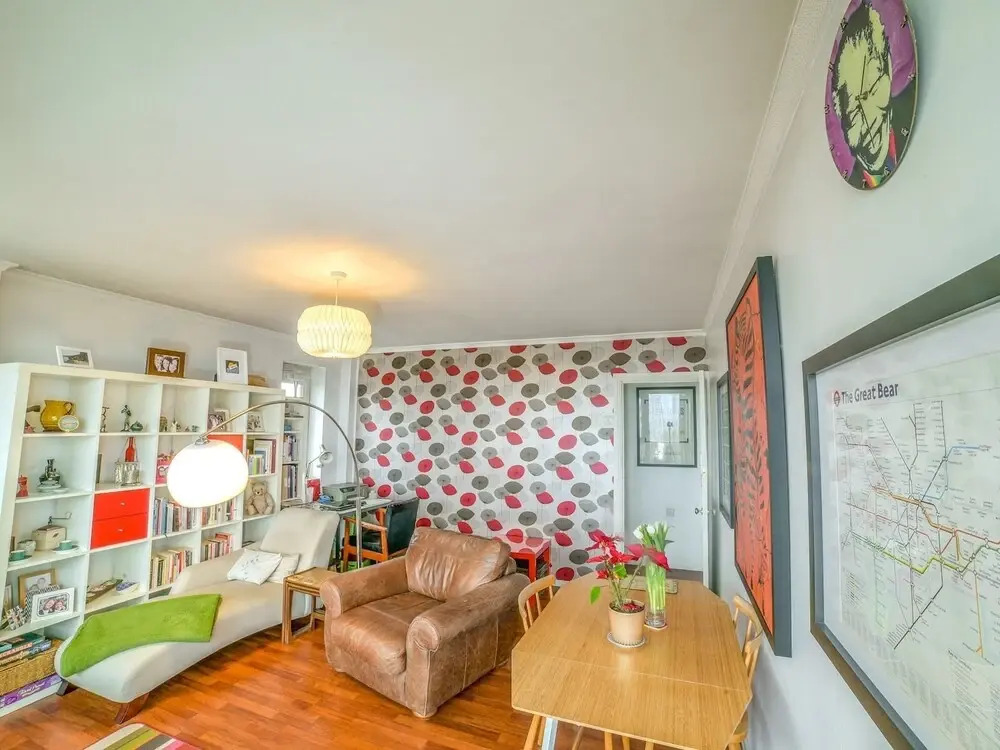 1 BR Limehouse Flat With Stunning Views of London!