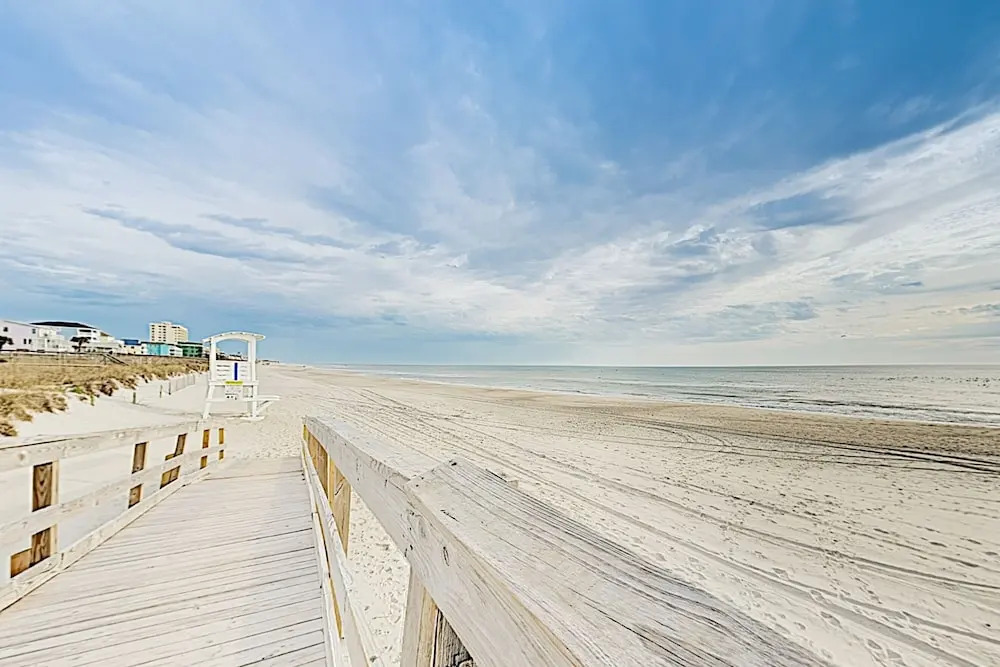 New Listing! Beachside Gem W/ Rooftop Deck 4 Bedroom Condo