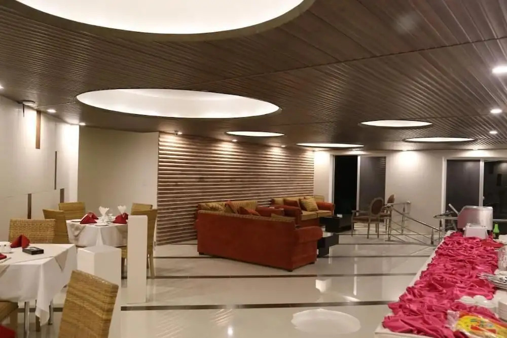 Summit Hotel
