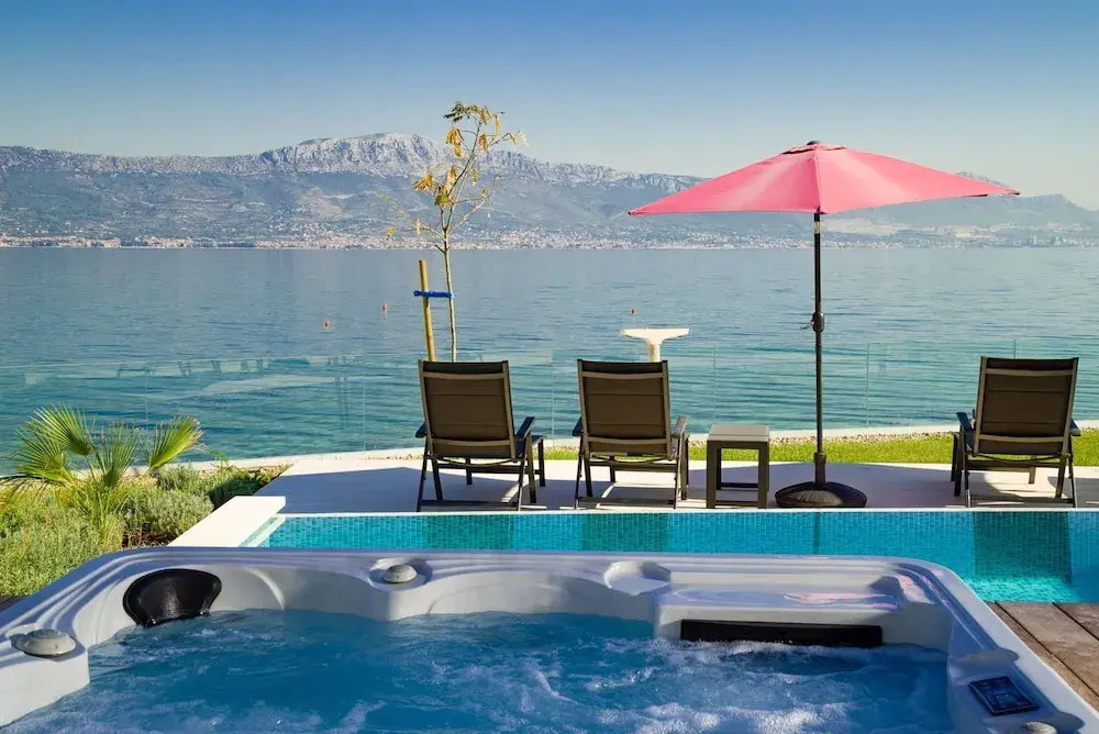 Beachfront Villa Grey Martini with Pool