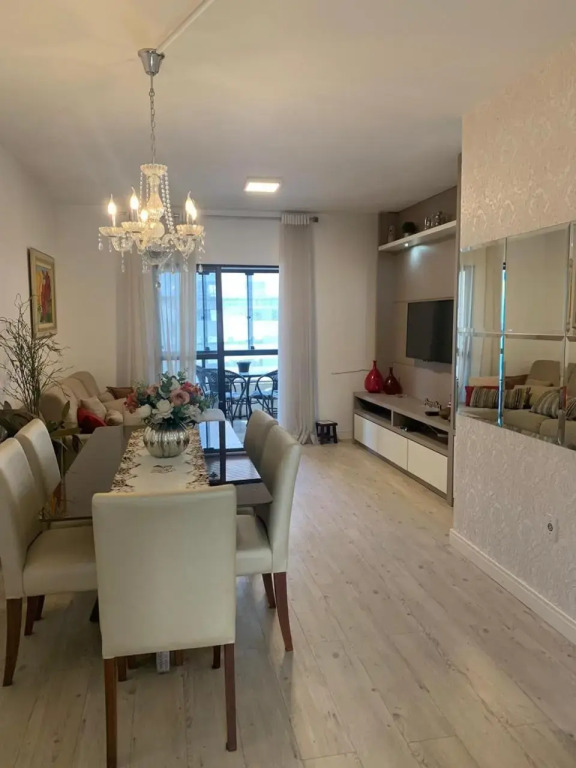 Apto 3 dorm completo - 100m Praia - Meia Praia