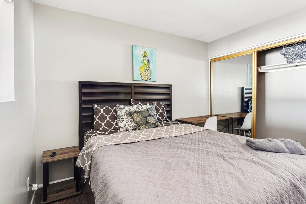 Cozy Papago Home In Old Town Near Zoo, Casino, Golf, And More! 5 Bedroom Home by Redawning