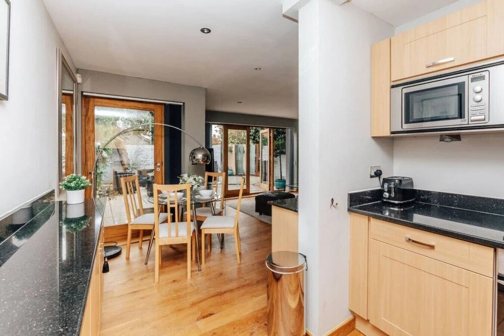 The Herringbone - 3 Bed With Parking Pet Friendly