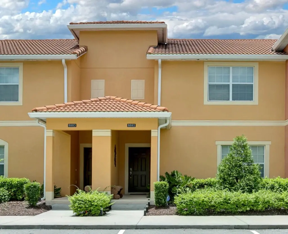 4 Bedrooms 3 Bathrooms Paradise Palms 8881 Cp