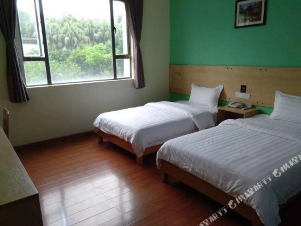 Rujia Business Hotel (Zhanjiang Aihua Plaza)