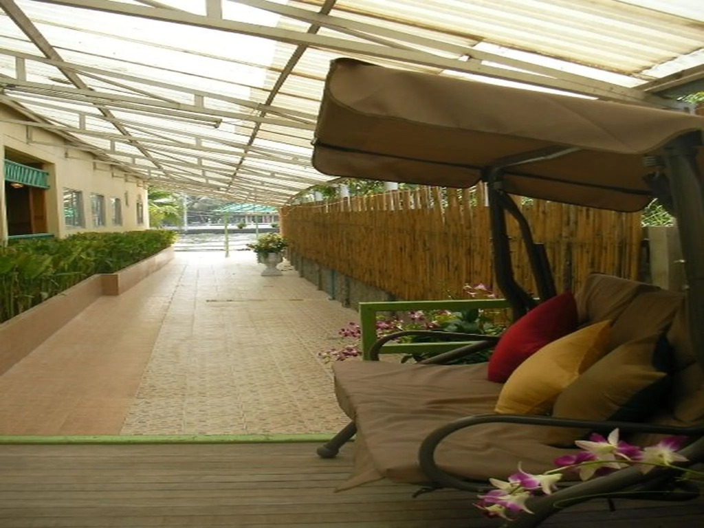 Waterside Boutique Hotel