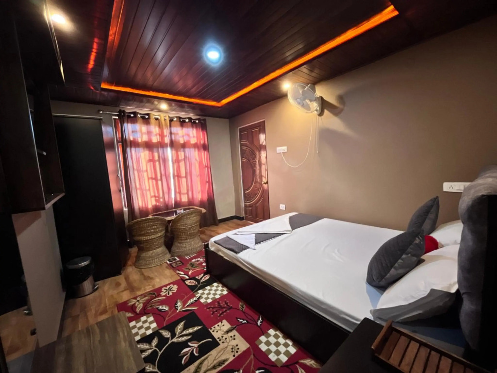 Traditional Hotel & Restaurant !! Kurseong !! Best Hotel in Kurseong