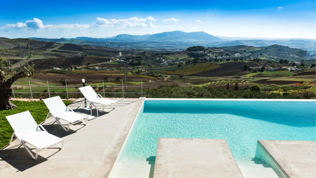 Exclusive villa with pool immersed in the Trapani countryside, at just 15 km from the seaside-VILLA EROICA