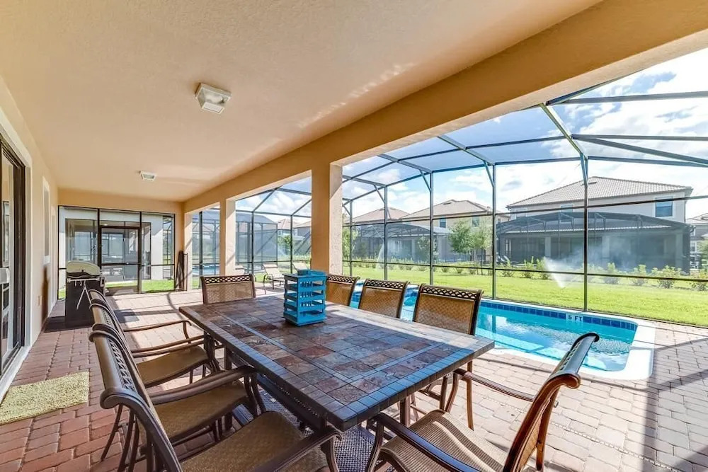 Serenade Champions Gate 8 Bedroom Home with Private Pool