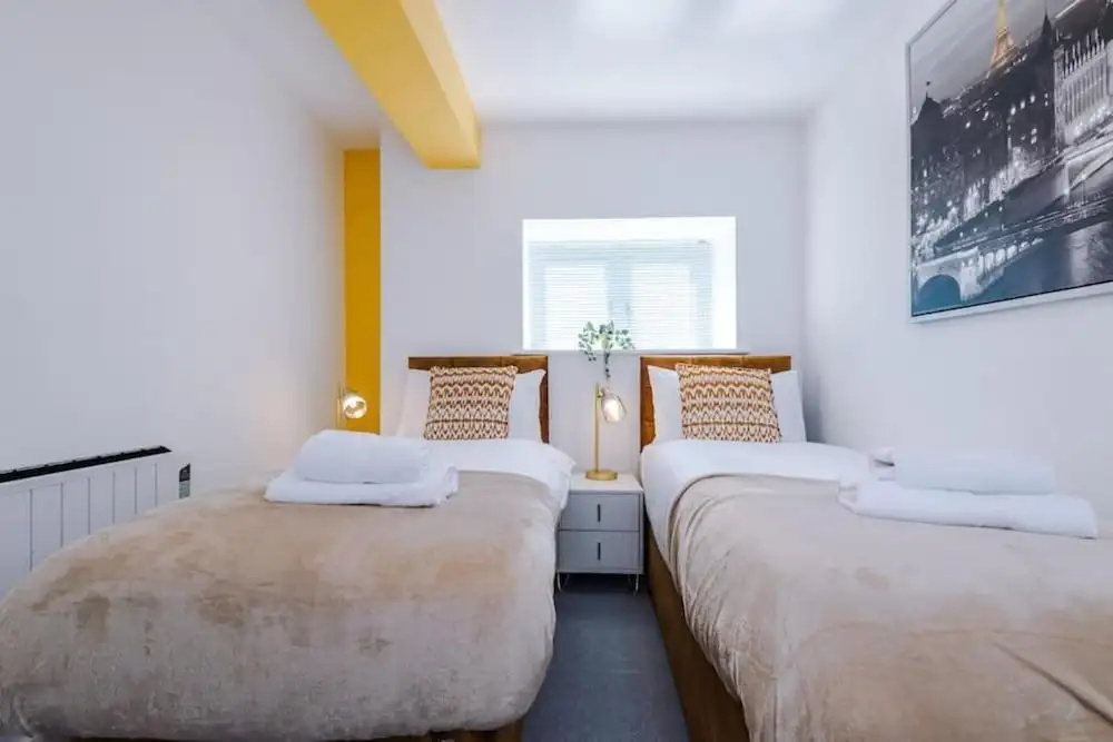 Stunning 2-bed Apartment With Allocated Parking