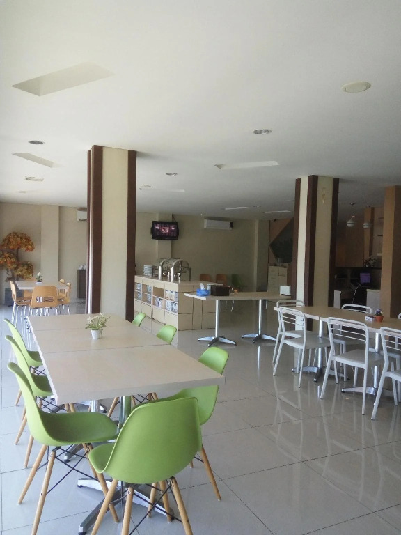 Max Hotel