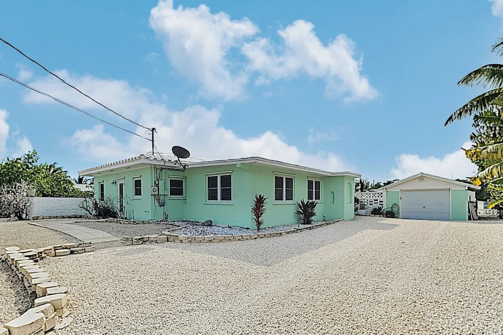 Sun-soaked Canal-front W/ Private Dock & Pool 3 Bedroom Home