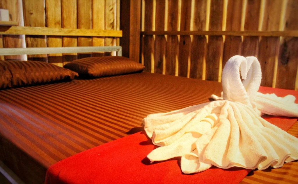 The Cliff Hostel, MPay Bay