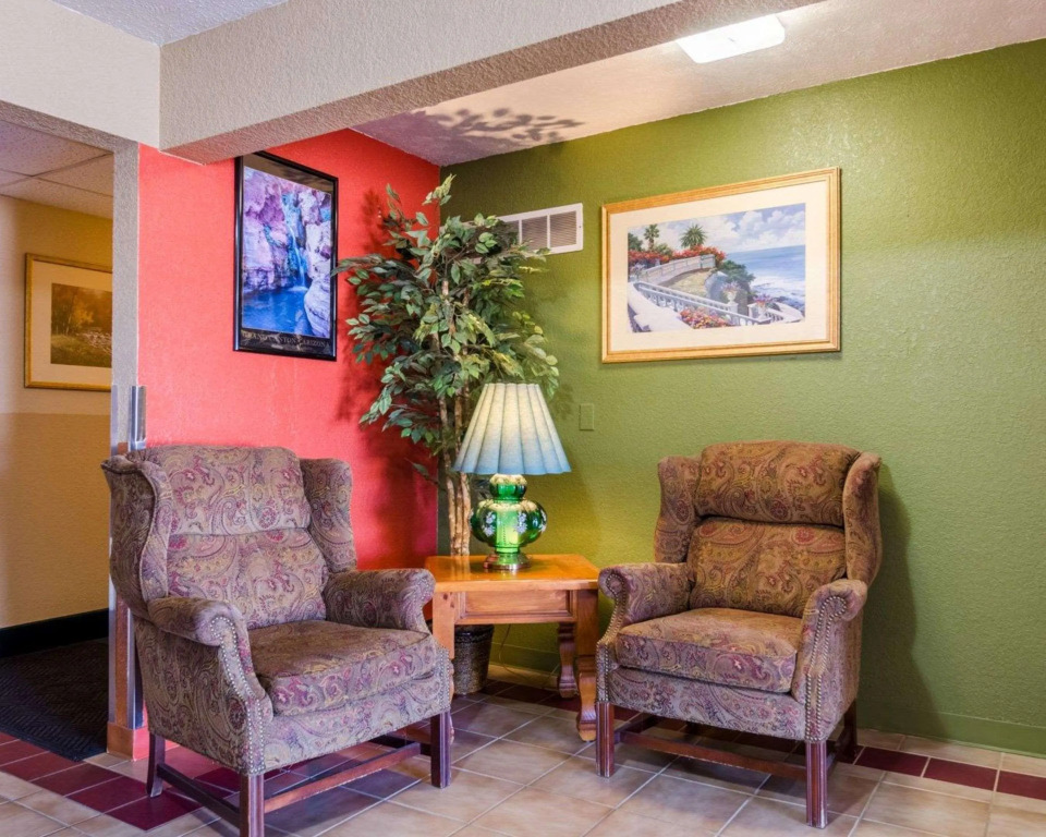 Econo Lodge Interstate 35 Exit 183