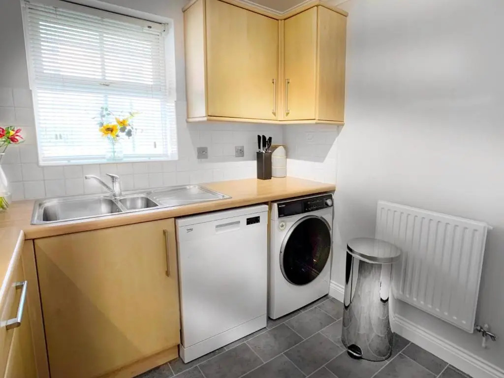 Wokingham - 2 bed with parking