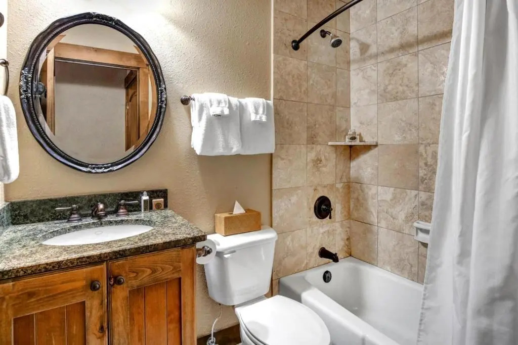 K B M Resorts- Cbi-101 Upgraded 1bd, Wood Fireplace, Full Kitchen, Wifi, Walk to Slopes!