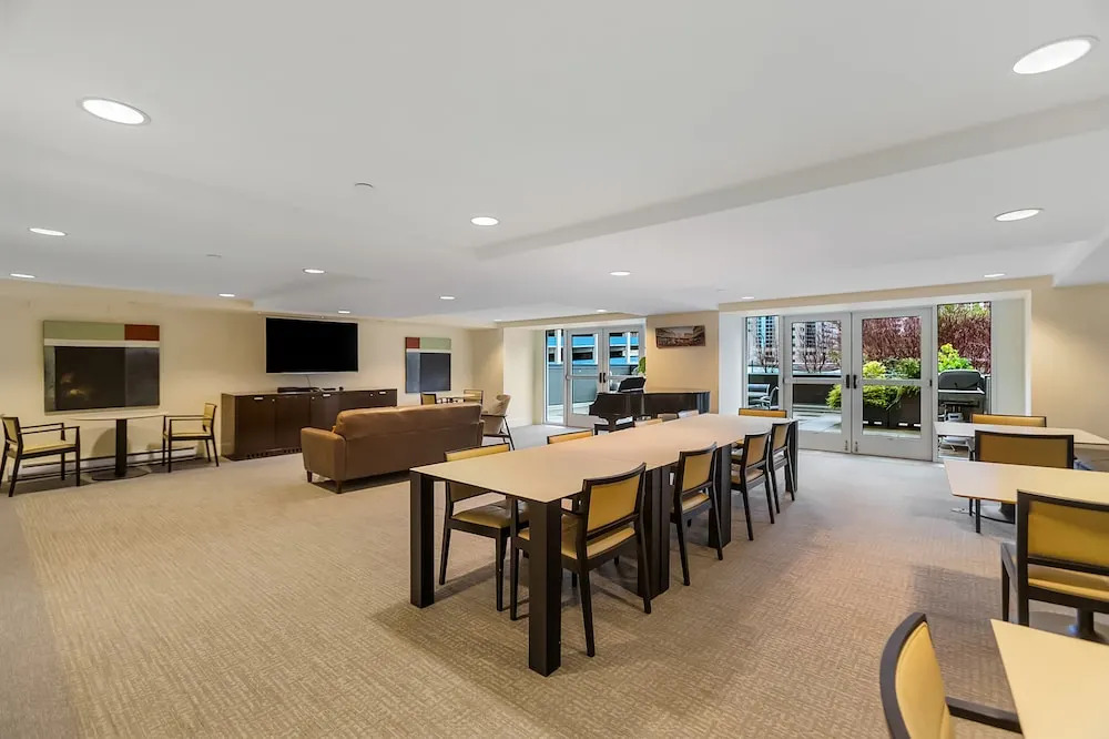 Newmark Bayview Luxury Suite