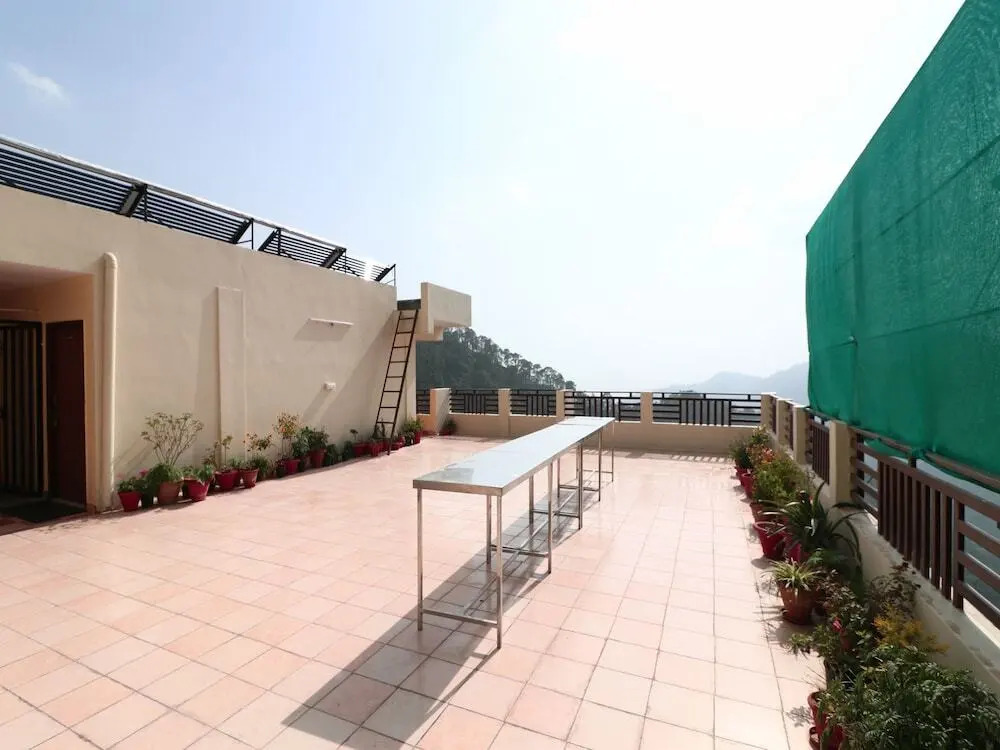 Green Roof Hotel