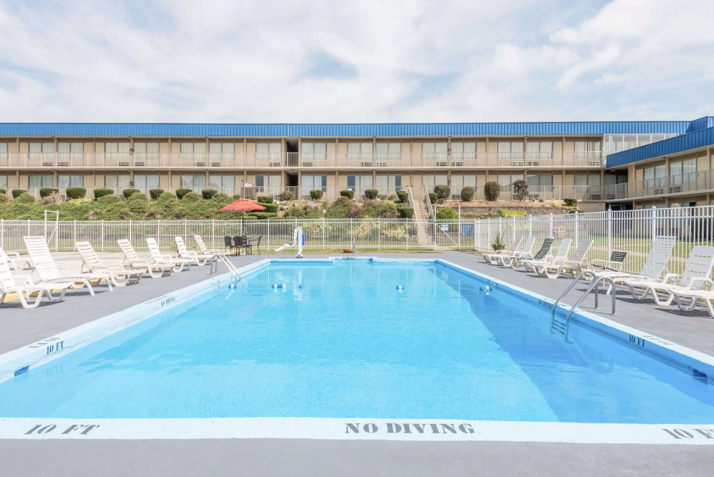 Days Inn by Wyndham St Clairsville