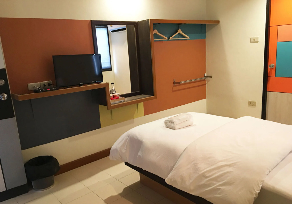 ROOM at PRACHACHUEN