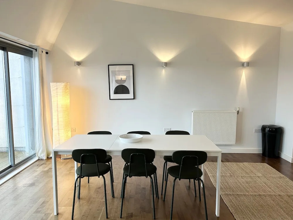 Stay in Style Modern 2 Bed Apartment