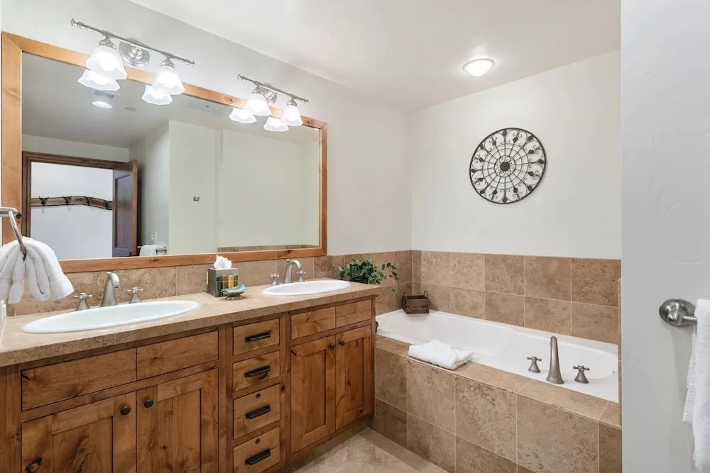 Shooting Star Lodge at Deer Valley Resort - Three Bedroom Residence #205 3 Condo