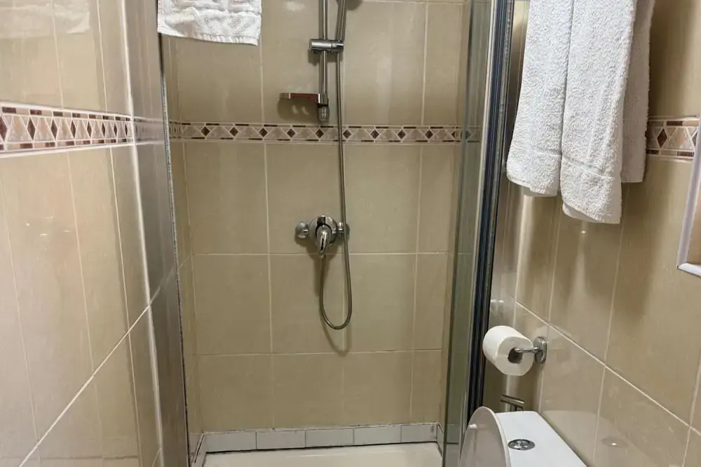 2 Bed-sleeps 4-private Patio-pets-near Heathrow