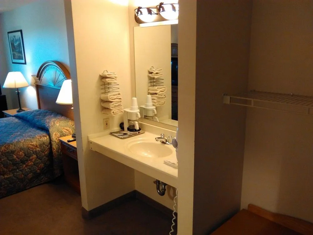 Urbana Inn & Suites