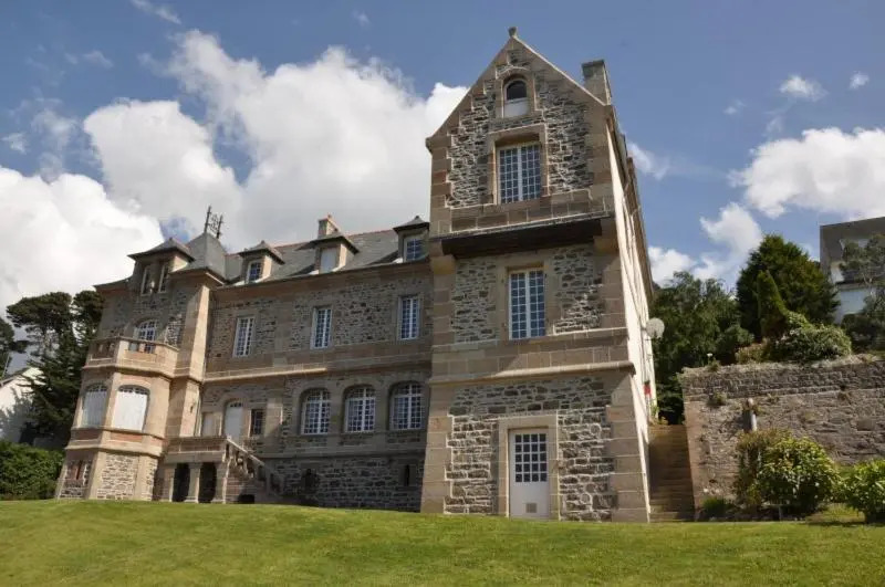 Appartement rénovée SUPERBE VUE MER au 2ème étage du Château de Trestraou - Réf 864