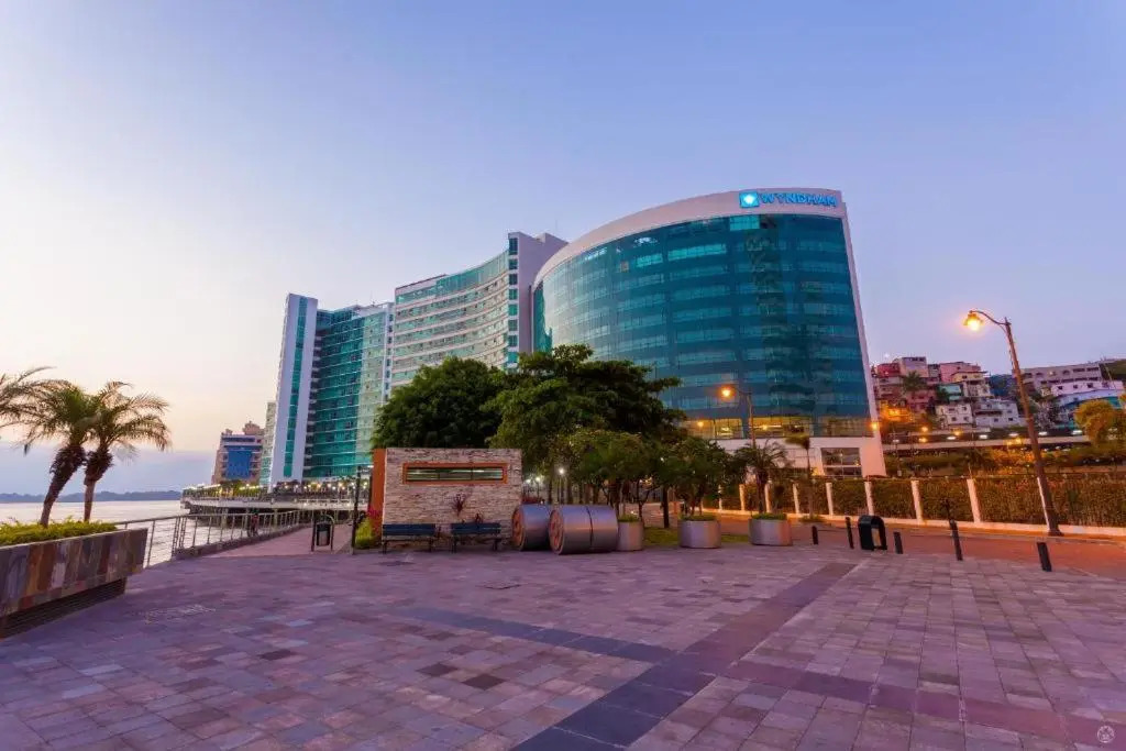 Riverfront I, piso 6, suite vista al rio, Puerto Santa Ana, Guayaquil