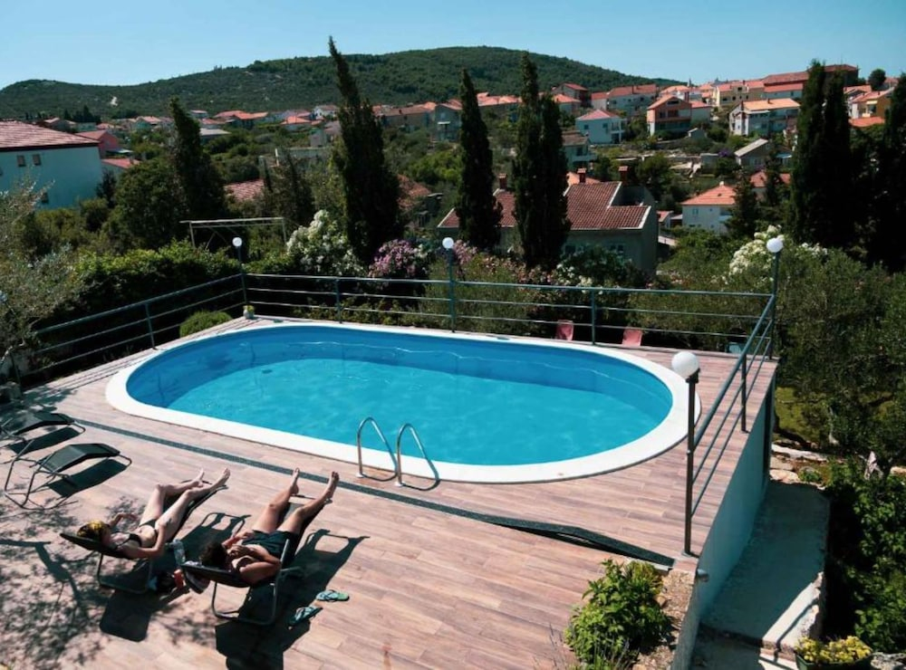 Franov Butique Residence