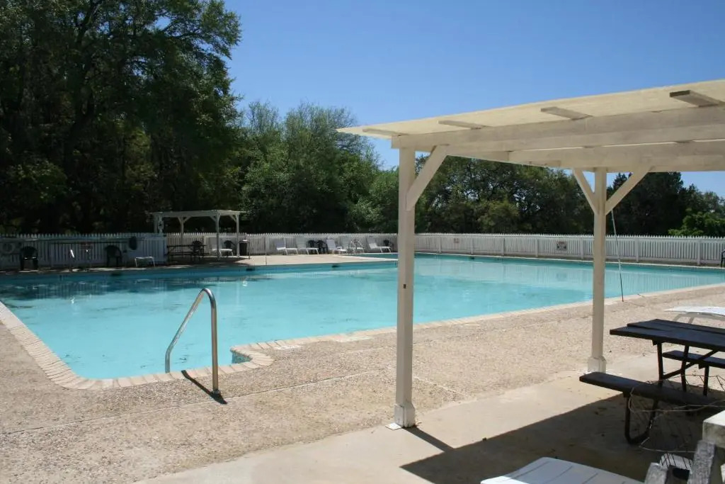 Medina Lake Camping Resort Studio Cabin 1