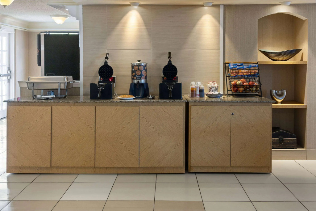 La Quinta Inn by Wyndham Pittsburgh Airport