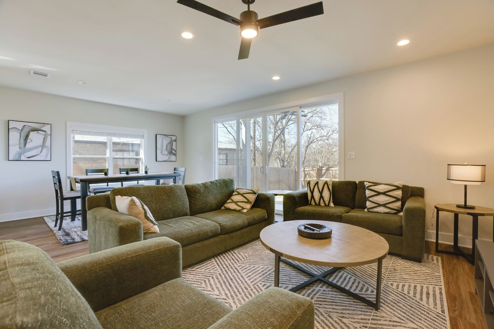 Walk to Restaurants: Modern Escape Near Kyle Field