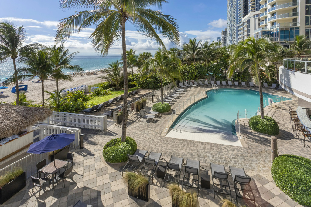 DoubleTree by Hilton Ocean Point Resort - North Miami Beach