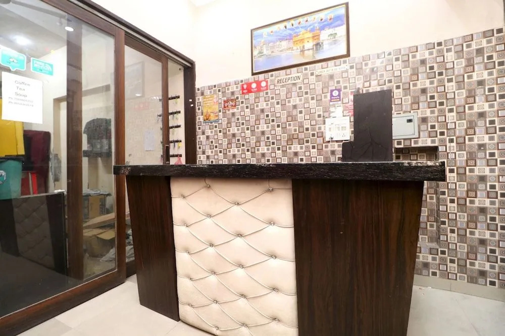OYO 35497 Hotel Kapoor Residency