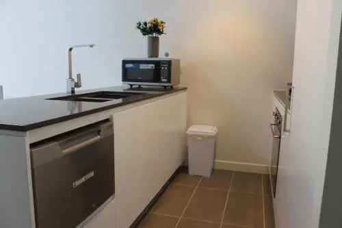 Exquisite Family Home +Parking, Close to CBD