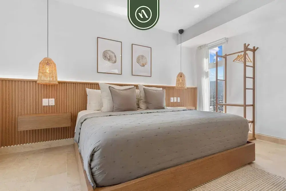 Luxury Oceanfront Studio - Beach - Pools - Gym