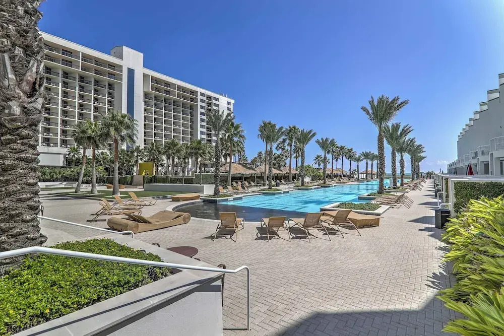 Luxe 28th-floor S Tower Condo: Ocean & Spacex View
