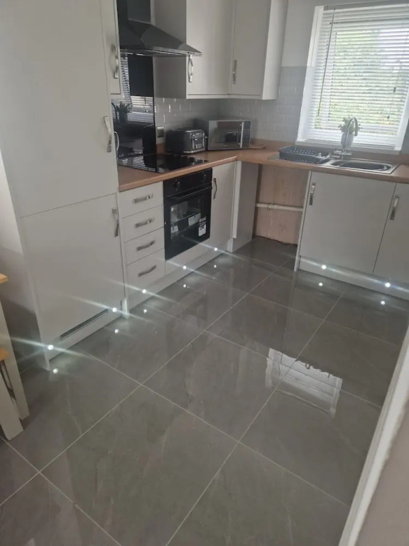 Captivating 2-bed Apartment in Tenby
