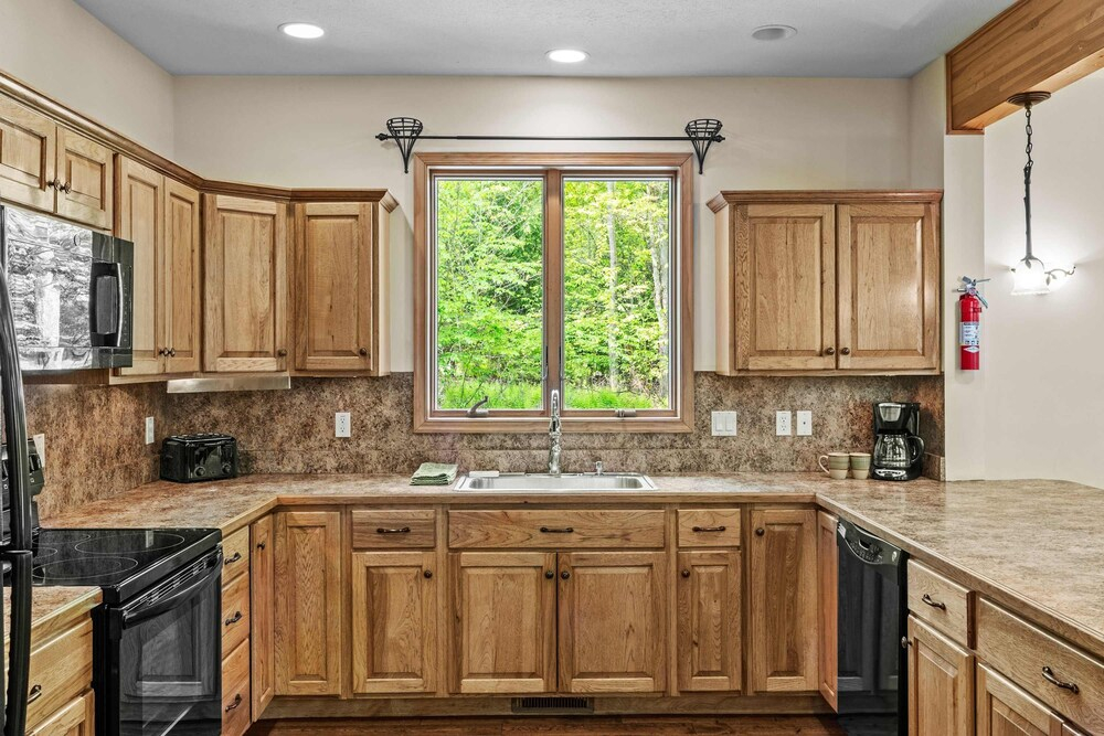 Mins2 Jfbb Split Rock With Hot Tub and Game Room